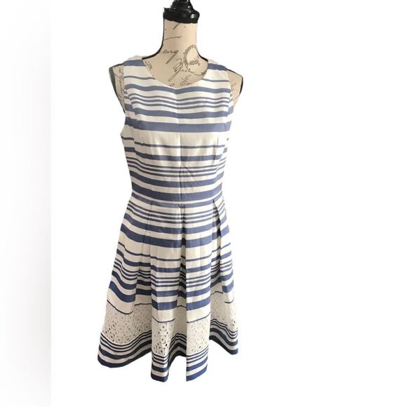 Vince Camuto Size 8 Blue and White Sleeveless Dress - Picture 2 of 9